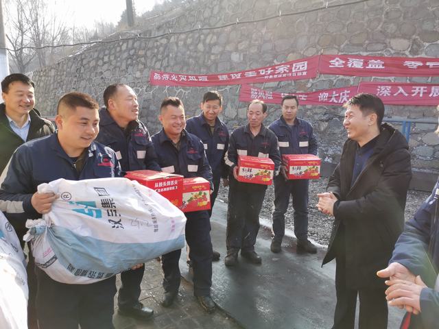 陜煤建設(shè)洗選煤運營公司春節(jié)期間慰問一線職工