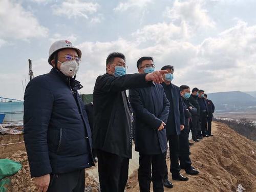 彬州市委書(shū)記鐘偉、副市長(zhǎng)馮永勝蒞臨銀西高鐵彬州東站前廣場(chǎng)項(xiàng)目現(xiàn)場(chǎng)檢查推進(jìn)復(fù)工工作