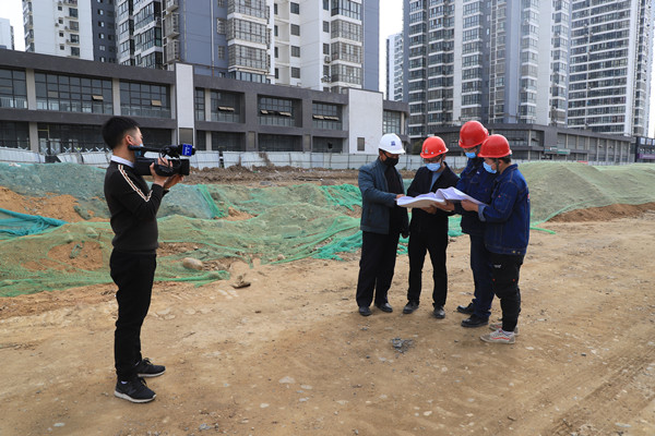 陜煤建設(shè)漢中分公司金華路項(xiàng)目受到漢中市新聞電視臺采訪