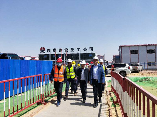 榆林化學(xué)公司董事長宋世杰蒞臨天工公司1、2#宿舍檢查指導(dǎo)工作