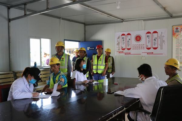 陜煤建設(shè)澄合分公司土建三部體檢+講座給工友送關(guān)愛(ài)