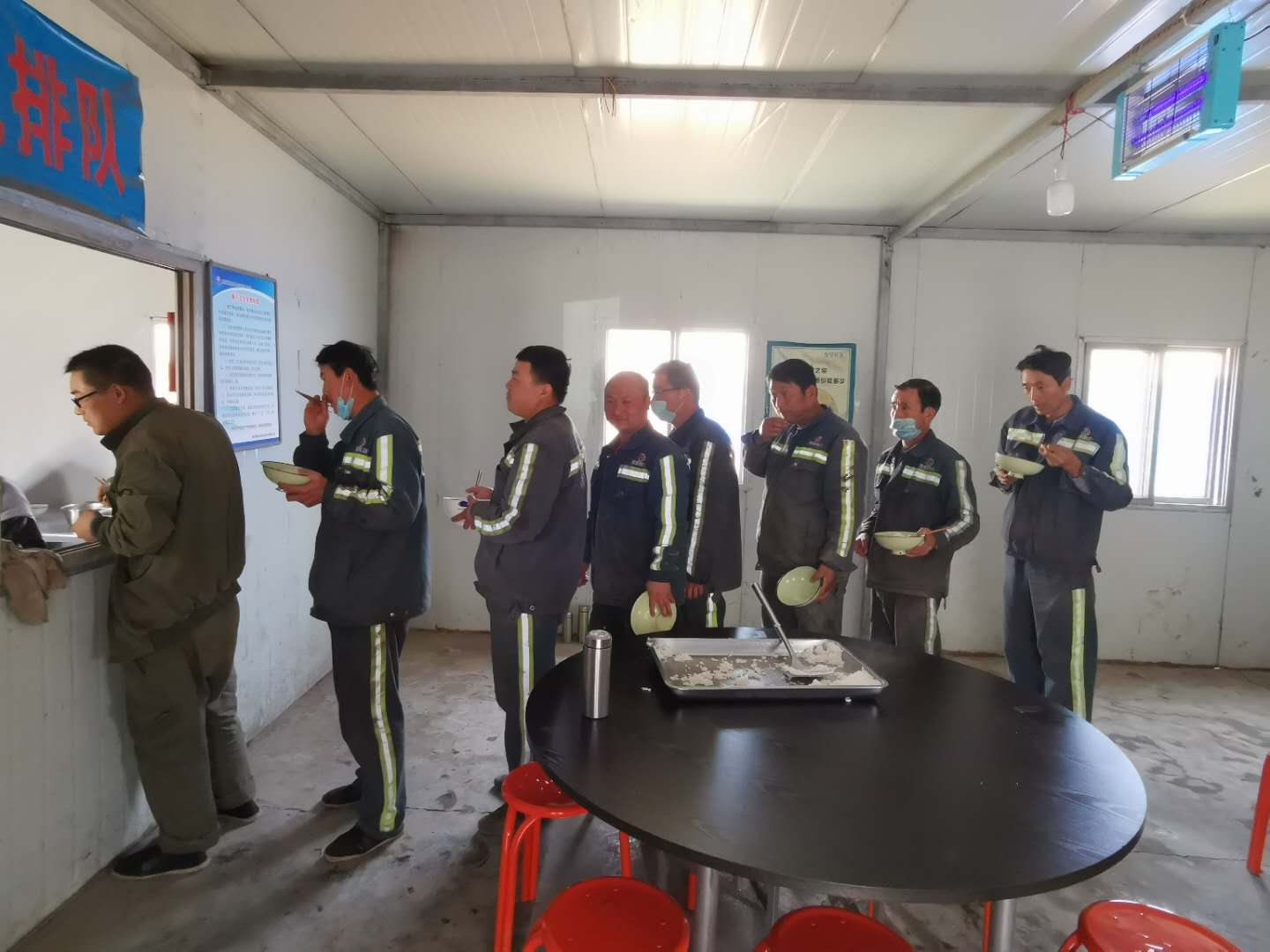 陜煤建設(shè)機(jī)電安裝公司彬長(zhǎng)項(xiàng)目部：關(guān)愛(ài)職工做好后勤服務(wù)