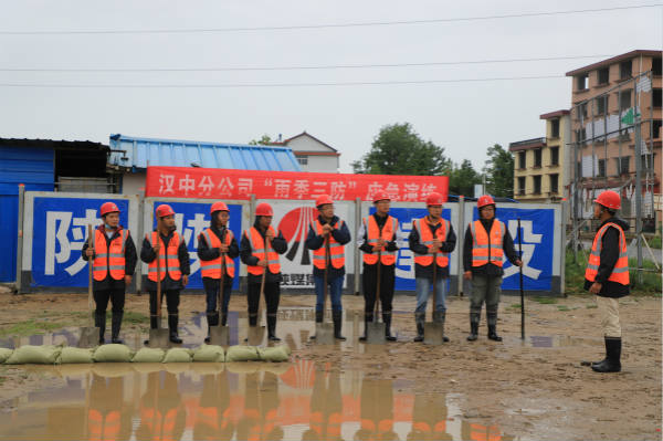 陜煤建設(shè)漢中分公司第九項目部開展“雨季三防”應(yīng)急救援演練