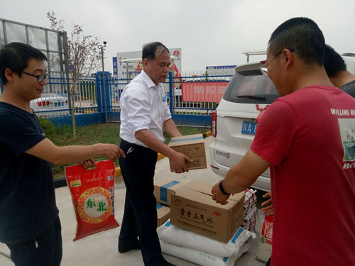 陜煤建設(shè)天工公司：中儲糧項(xiàng)目滑模忙，領(lǐng)導(dǎo)關(guān)懷送一線