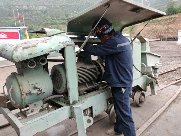陜煤建設礦建二公司：安全生產(chǎn)月里的機電護航行動