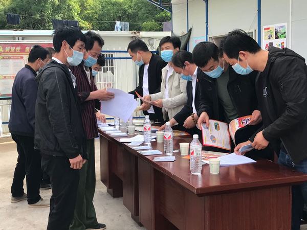 陜煤建設(shè)礦建二公司冶坪項(xiàng)目部“安全生產(chǎn)月”宣傳活動(dòng)干貨滿(mǎn)滿(mǎn)