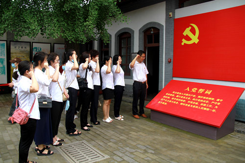 傳承革命精神  爭(zhēng)做時(shí)代先鋒