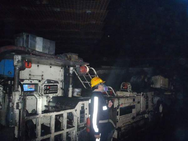 陜煤建設(shè)掘進公司：14部系統(tǒng)！8000米運距！鐵軍再次攻堅克難