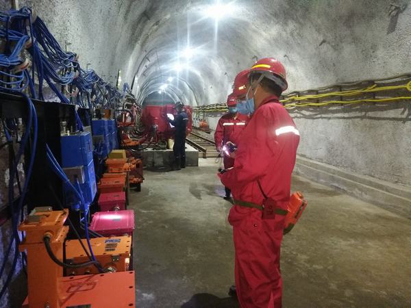 陜煤建設(shè)礦建二公司開(kāi)展頂板管理專項(xiàng)檢查