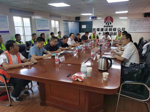 陜煤建設銅煤公司承建的藍山水岸通過優(yōu)質結構、綠色示范工程驗收