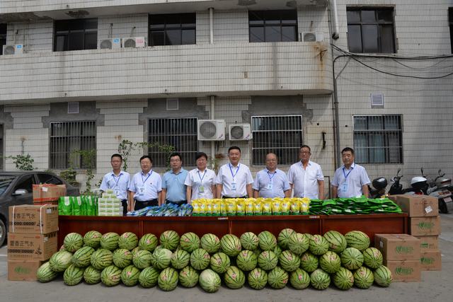 韓城礦業(yè)黨委副書記、工會主席申峰一行蒞臨陜煤建設韓城分公司慰問