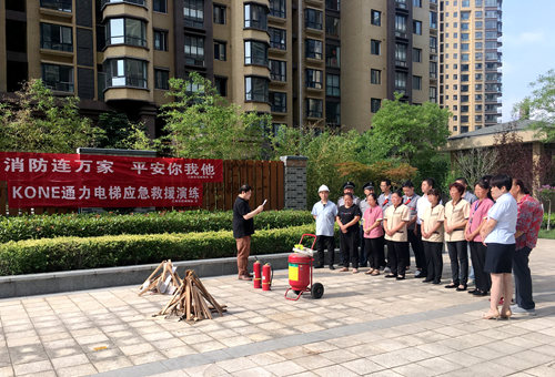 陜煤建設(shè)公司:江南世紀(jì)城小區(qū)組織消防電梯應(yīng)急救援演練