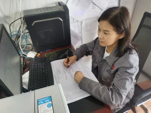 與青春有個(gè)“碰撞”，她們?cè)诠さ鼐`放