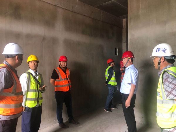 陜煤建設(shè)天工公司承建的榆林化學(xué)2#宿舍順利通過主體驗收