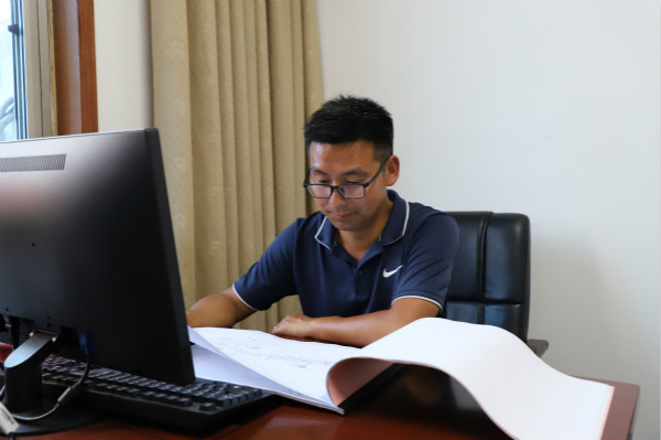 堅(jiān)守一線 無(wú)悔奉獻(xiàn)