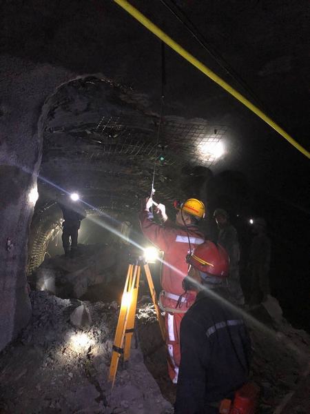 陜煤建設(shè)礦建二公司冶坪項目部1302工作面運輸聯(lián)絡巷順利貫通