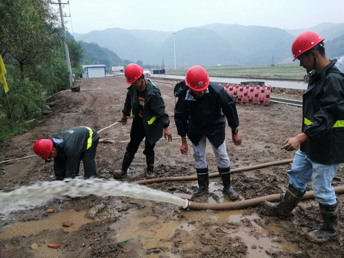 陜煤建設(shè)路橋分公司基層項(xiàng)目部開(kāi)展應(yīng)急演練備戰(zhàn)“雙節(jié)”