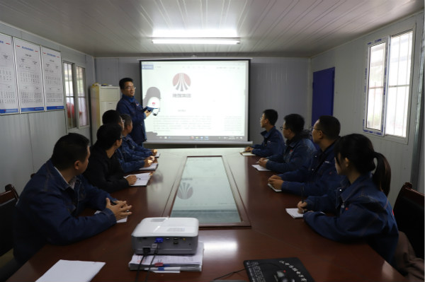 陜煤建設漢中分公司多舉措深入學習宣貫陜煤集團新版《企業(yè)文化手冊》