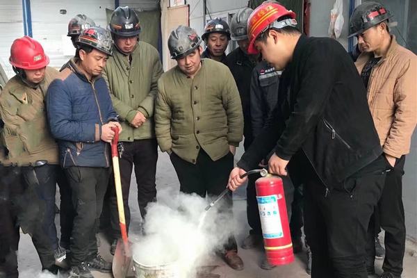 陜煤建設(shè)礦建二公司:消防日里宣傳忙共筑安全“防火墻”
