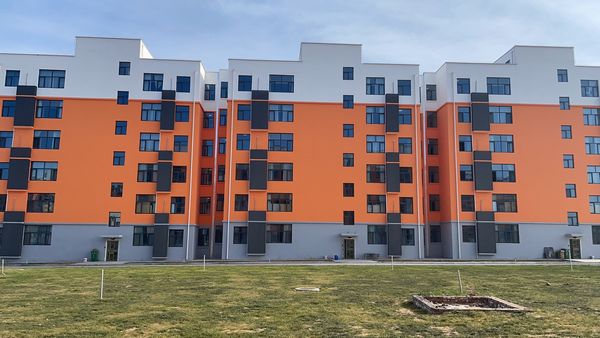 陜煤建設(shè)天工公司承建的小保當(dāng)1、2#公寓樓順利通過(guò)竣工驗(yàn)收