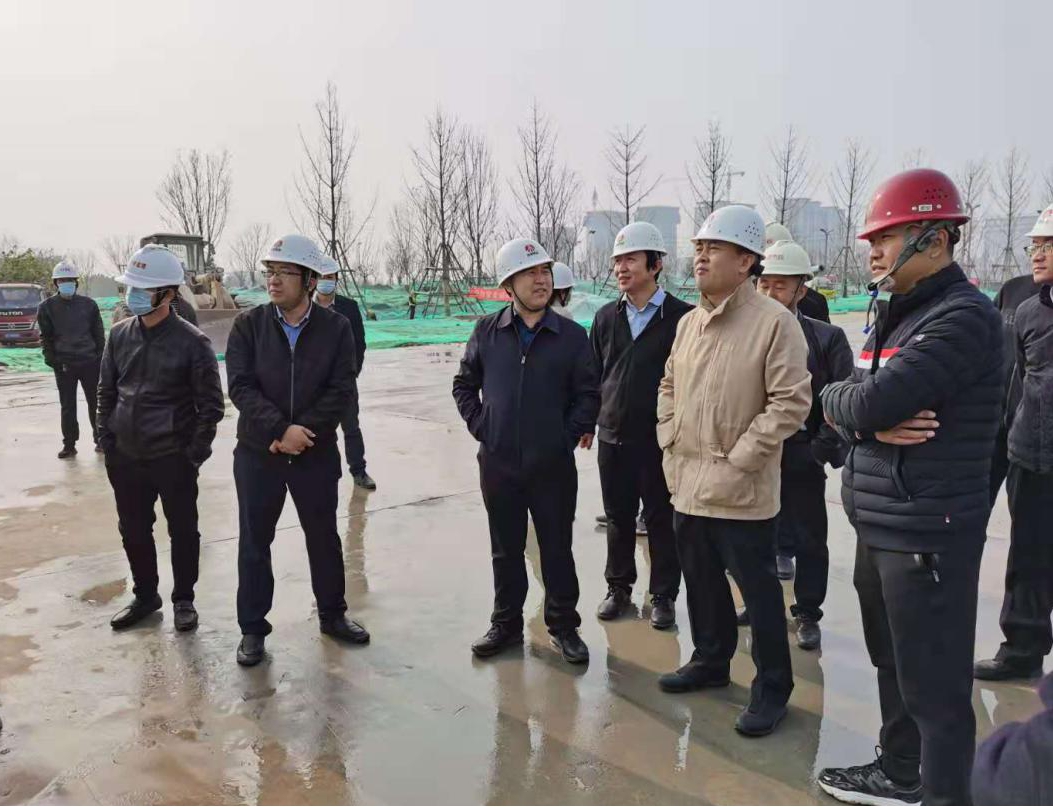 西咸新區(qū)黨工委委員、管委會(huì)總規(guī)劃師陳默一行赴空港新城項(xiàng)目調(diào)研指導(dǎo)