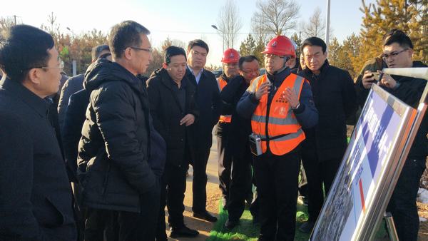 榆林市政協(xié)副主席、政府秘書長、科創(chuàng)新城管委會主任趙志平一行蒞臨科創(chuàng)新城市政一期工程N1項目指導工作