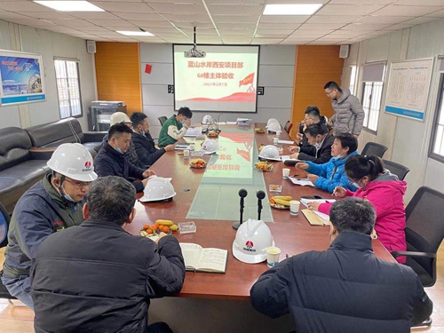 陜煤建設(shè)公司藍(lán)山水岸項目 6#樓及3#、4#、5#獨立商業(yè)樓順利通過主體驗收