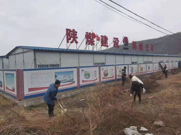 陜煤建設(shè)韓城分公司土建十二項目部：雷鋒月里學雷鋒 志愿服務(wù)我先行