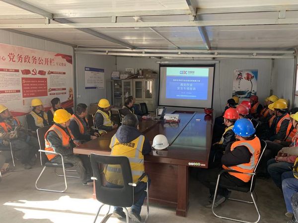 陜煤建設(shè)天工公司土建十七部聯(lián)合高處作業(yè)培訓(xùn)確保安全生產(chǎn)穩(wěn)步推進