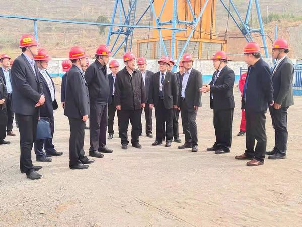 韓城礦業(yè)董事長張維新蒞臨陜煤建設(shè)礦建二公司王峰項目部檢查指導(dǎo)工作