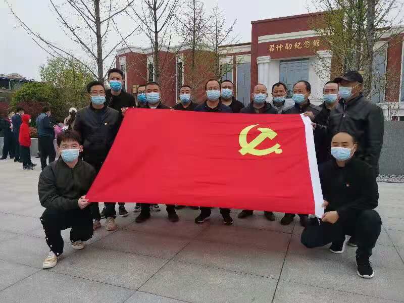 陜煤建設(shè)天工公司土建第十二黨支部開(kāi)展“祭掃烈士陵園，緬懷革命先烈”主題黨日活動(dòng)