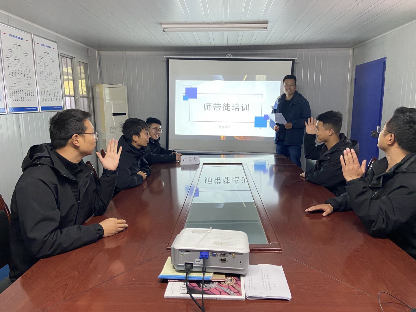 陜煤建設(shè)漢中分公司多種形式豐富“師帶徒”活動(dòng)內(nèi)涵