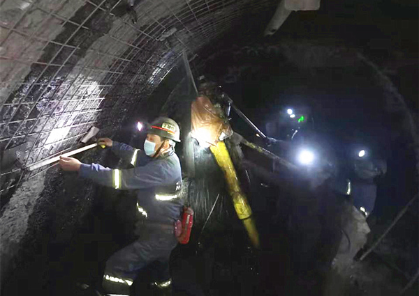 陜煤建設(shè)礦建三公司：貫通啦！雙龍項(xiàng)目部二盤區(qū)運(yùn)輸大巷與10#聯(lián)巷“牽手”成功