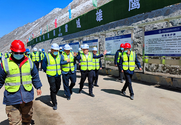 中國交建總承包公司總經(jīng)理王俊一行深入陜煤建設(shè)礦建三公司天山項目部檢查指導工作