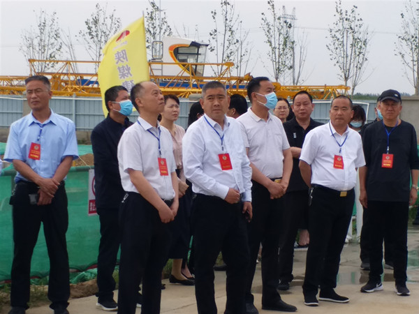 河南長葛市政協(xié)黨組書記、主席寇永志一行調(diào)研河南龐源塔式起重機制造項目建設情況