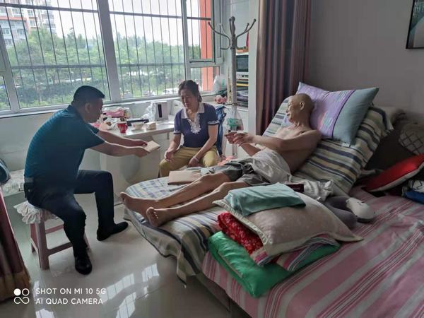 陜煤建設(shè)礦建二公司黨總支開展困難黨員慰問(wèn)活動(dòng)