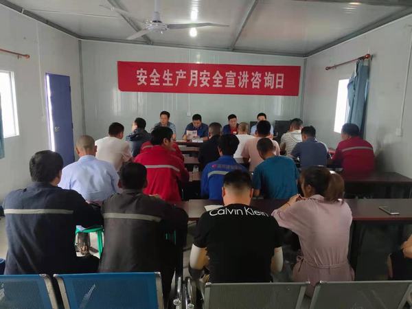 陜煤建設(shè)礦建二公司開(kāi)展“安全生產(chǎn)咨詢?nèi)铡被顒?dòng)