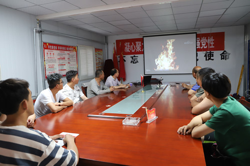 陜煤建設(shè)機電安裝公司陜北黨支部開展主題黨日活動話初心