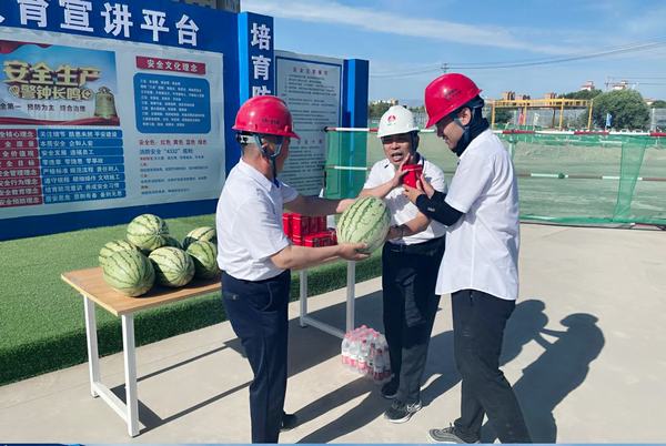 陜煤建設(shè)西北分公司開展“高溫慰問送清涼，情系基層暖人心”活動