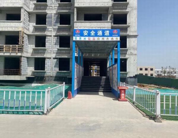 陜煤建設(shè)銅煤公司第九項(xiàng)目部承建的萬榮錦園項(xiàng)目順利通過“市級(jí)文明工地”驗(yàn)收