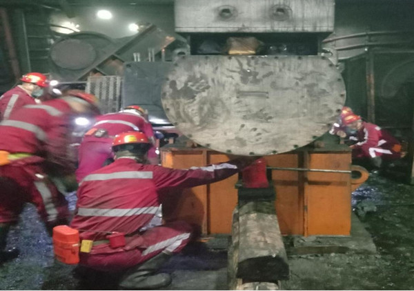 陜煤建設(shè)機(jī)電安裝公司曹家灘項(xiàng)目部122109帶式輸送機(jī)回撤工程順利完成