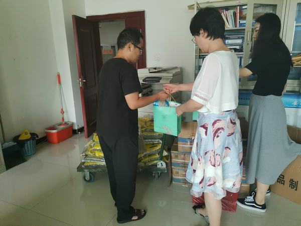 陜煤建設(shè)設(shè)計研究院:炎炎夏日送清涼 款款深情暖人心