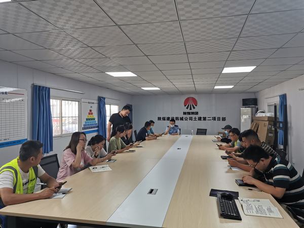 陜煤建設(shè)韓城分公司土建二項(xiàng)目部開展“警企攜手，全民反詐”宣傳活動(dòng)