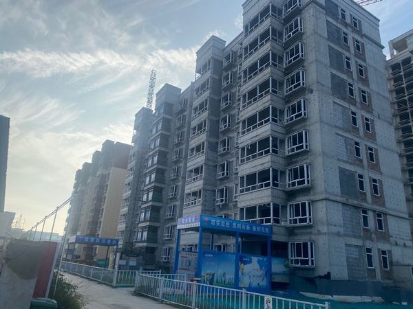 陜煤建設(shè)銅煤公司承建的白水縣萬(wàn)榮錦園小區(qū)2#、3#樓獲評(píng)“市級(jí)文明工地”稱號(hào)