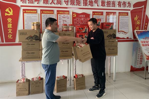 陜煤建設(shè)礦建二公司:中秋慰問(wèn)在一線情暖職工到基層