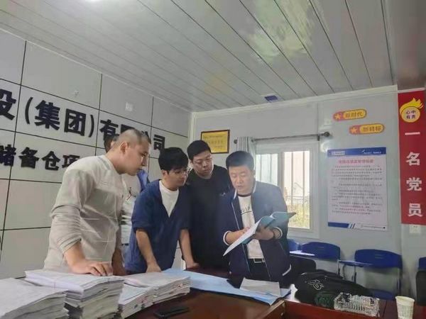 西安市臨潼區(qū)城建檔案館館長羅云峰深入中儲(chǔ)糧項(xiàng)目檢查指導(dǎo)工作