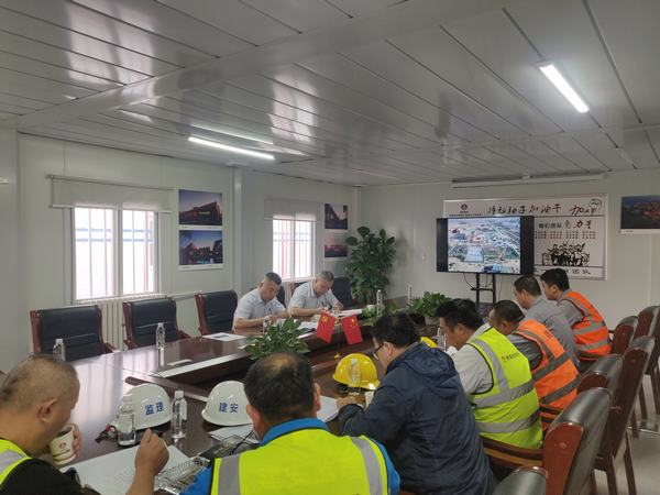 陜煤建設(shè)銅煤公司第十六項(xiàng)目部承建的榆林化學(xué)廠前區(qū)培訓(xùn)中心工程順利通過(guò)主體結(jié)構(gòu)驗(yàn)收