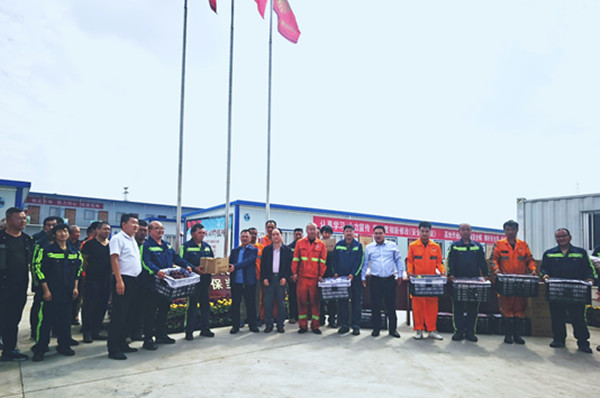 送溫暖 鼓干勁 暖人心