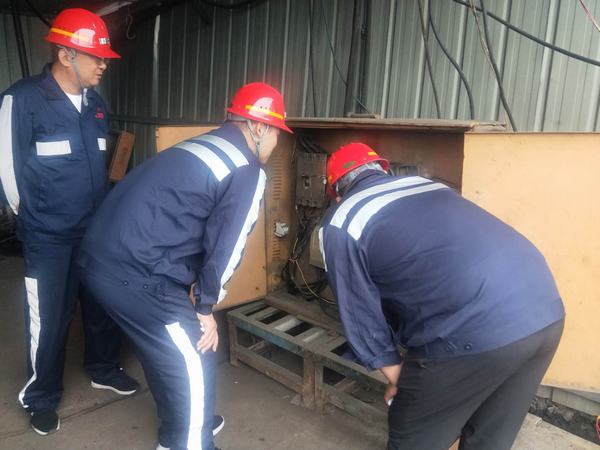 陜煤建設(shè)洗選煤運(yùn)營公司第二項(xiàng)目部：秋檢不從“簡” 保障現(xiàn)場(chǎng)臨時(shí)用電穩(wěn)定運(yùn)行