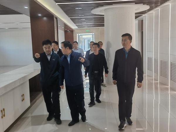 陜煤集團(tuán)陜西鐵路物流集團(tuán)黨委書(shū)記、董事長(zhǎng)趙國(guó)智蒞臨靖神鐵路孟家灣站機(jī)輛中心檢查指導(dǎo)工作